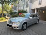 Mercedes-Benz E320 CDI Elegance AHK - Mercedes-Benz E 320 in Frankfurt (Main)
