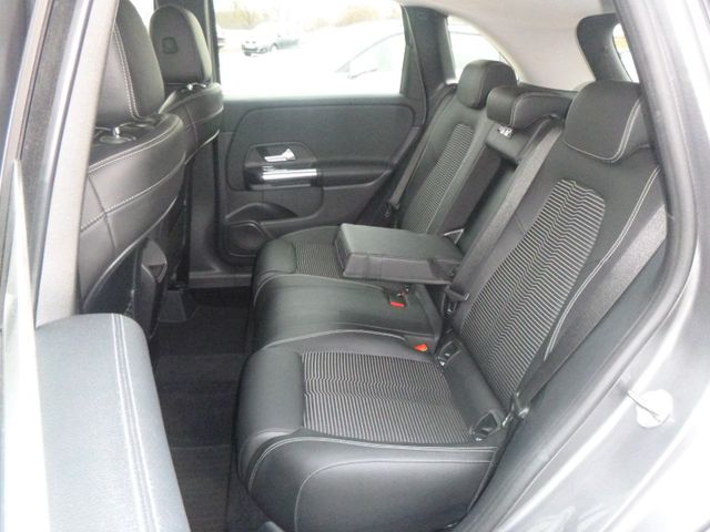 Fahrzeugabbildung Mercedes-Benz B 180 >AUT/AHK/NAV/KAM/PDC/LED<
