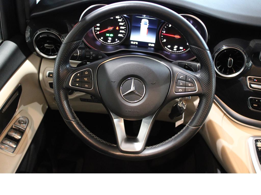 Mercedes-Benz V 220
