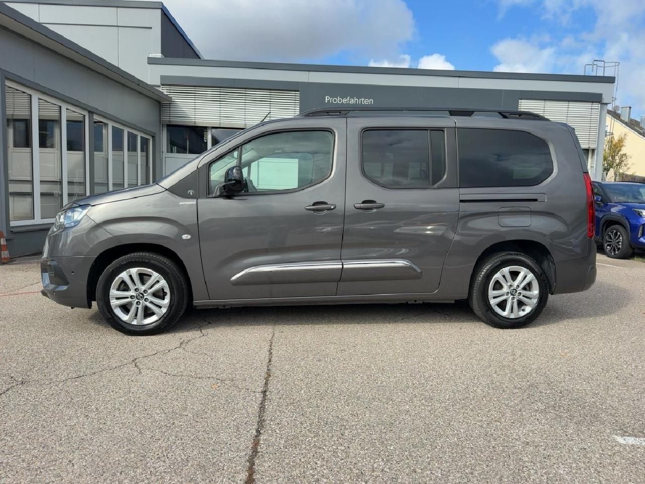 Fahrzeugabbildung Toyota Proace City Verso L2 1,2 Team D *AHK + Comfortp.