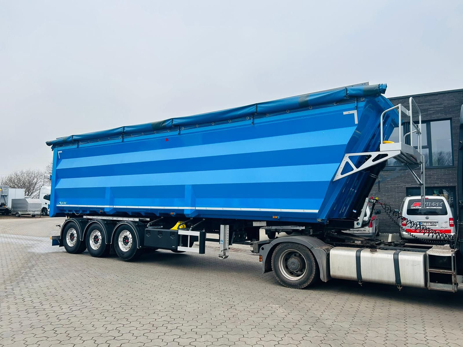 Fahrzeugabbildung D-TEC Flexiliner Stahl-Kippmulde 57m³  Sofort Verfügba