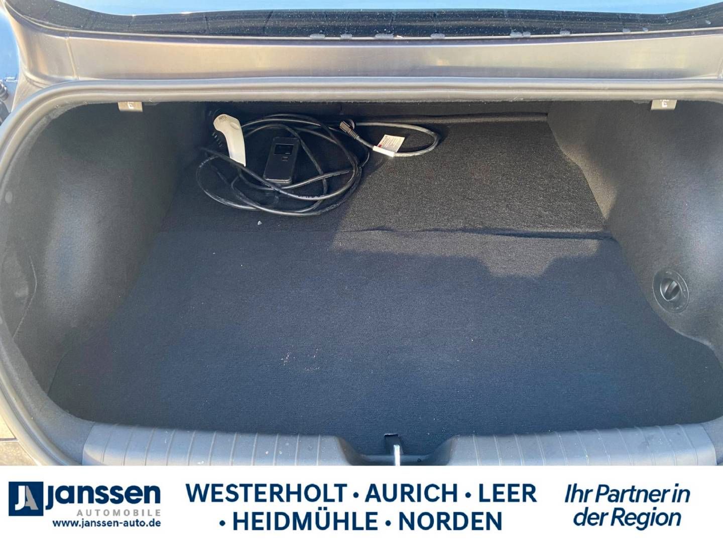 Fahrzeugabbildung Hyundai IONIQ 6 Heckantrieb 77,4kWh UNIQ-Paket