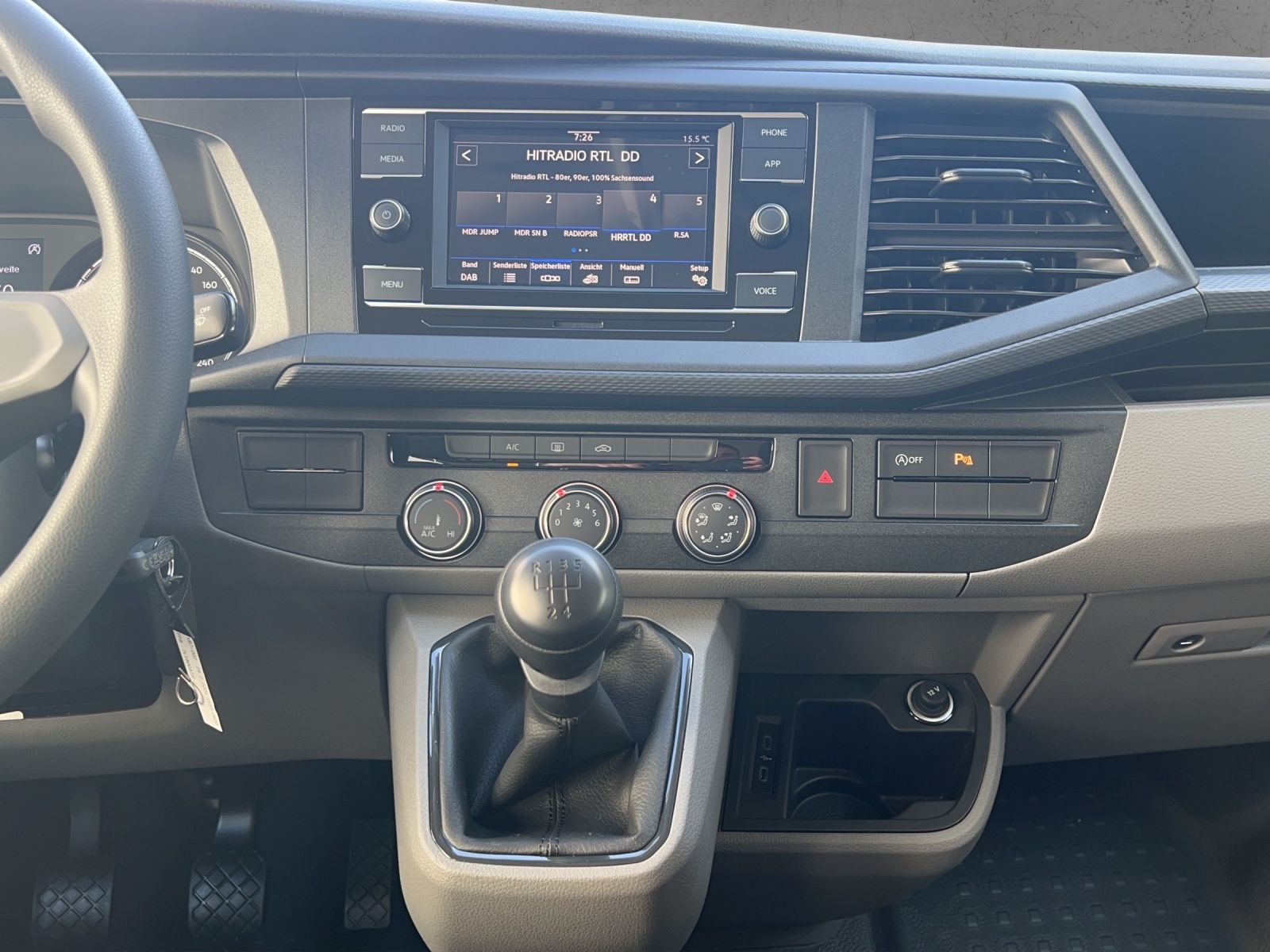 Fahrzeugabbildung Volkswagen T6 Kombi T6.1 TDI 9 Sitzer LR Klima, PDC, AHK Vo