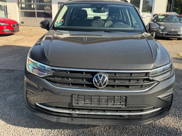 Volkswagen Tiguan - 3