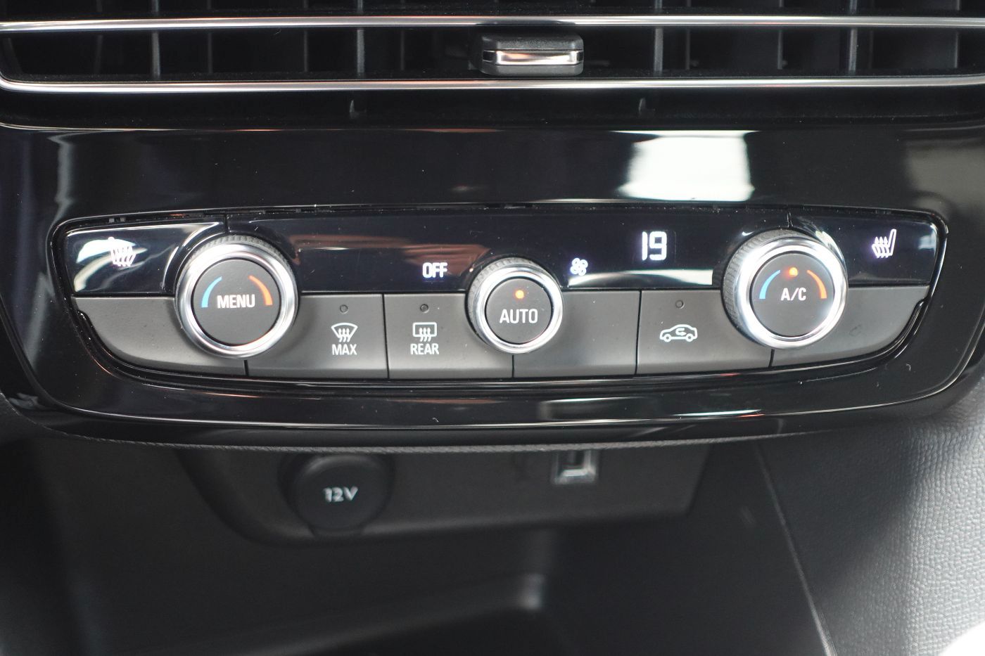 Fahrzeugabbildung Opel Mokka 1.2 Turbo GS Line KlimaA,LED,Navi,SHZ,ACC