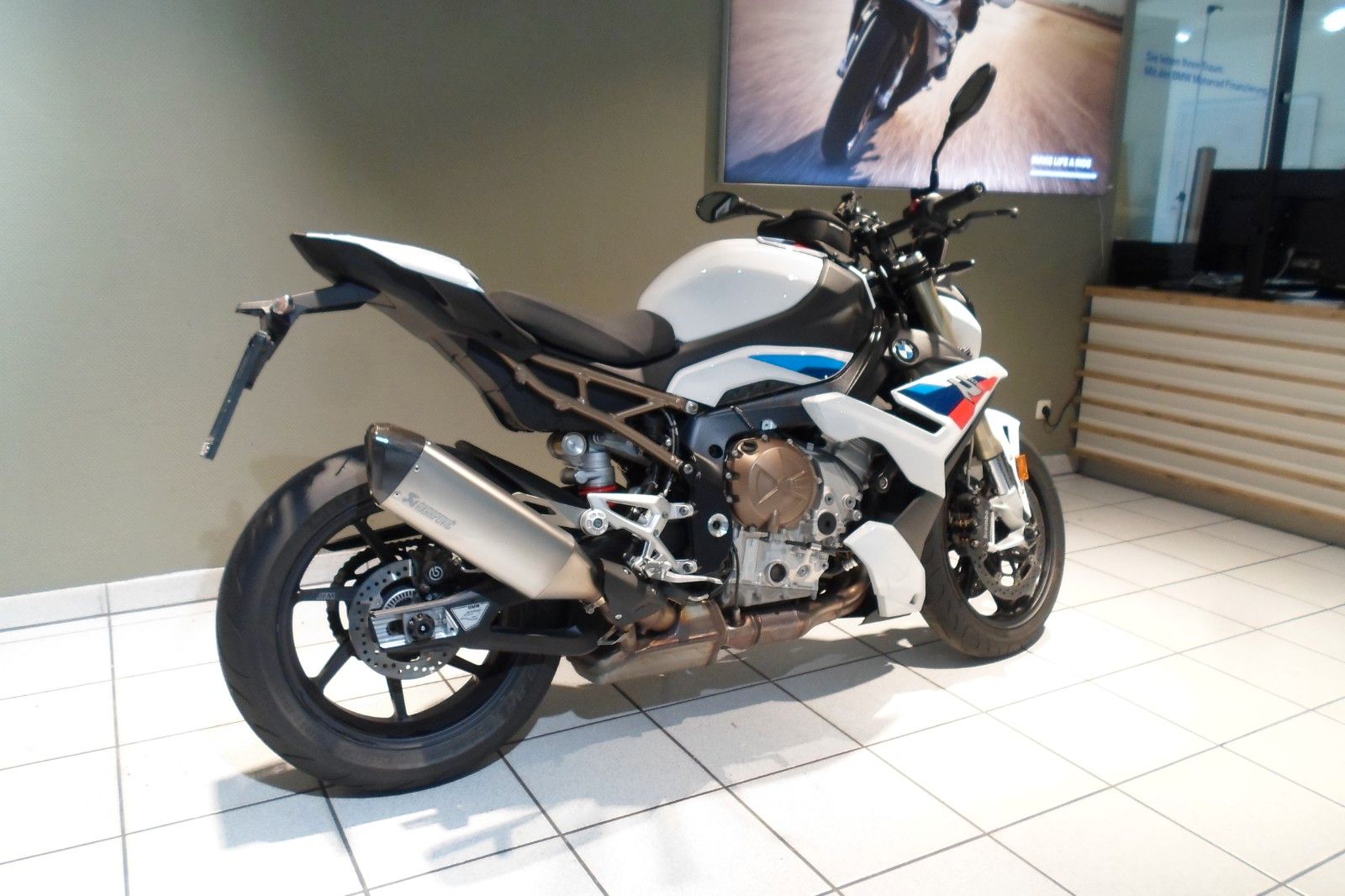Fahrzeugabbildung BMW S1000 R mit Oil-Inklusive (5/50)