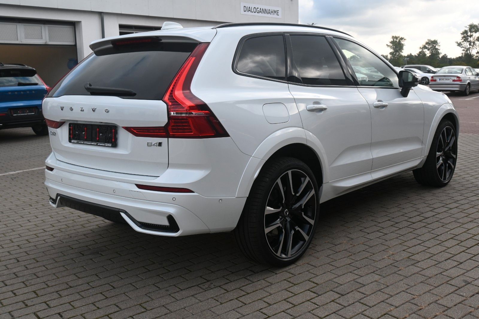 Fahrzeugabbildung Volvo XC60 B4 D AWD Ultimate Dark*STDHZG*LUFT*22"*AHK