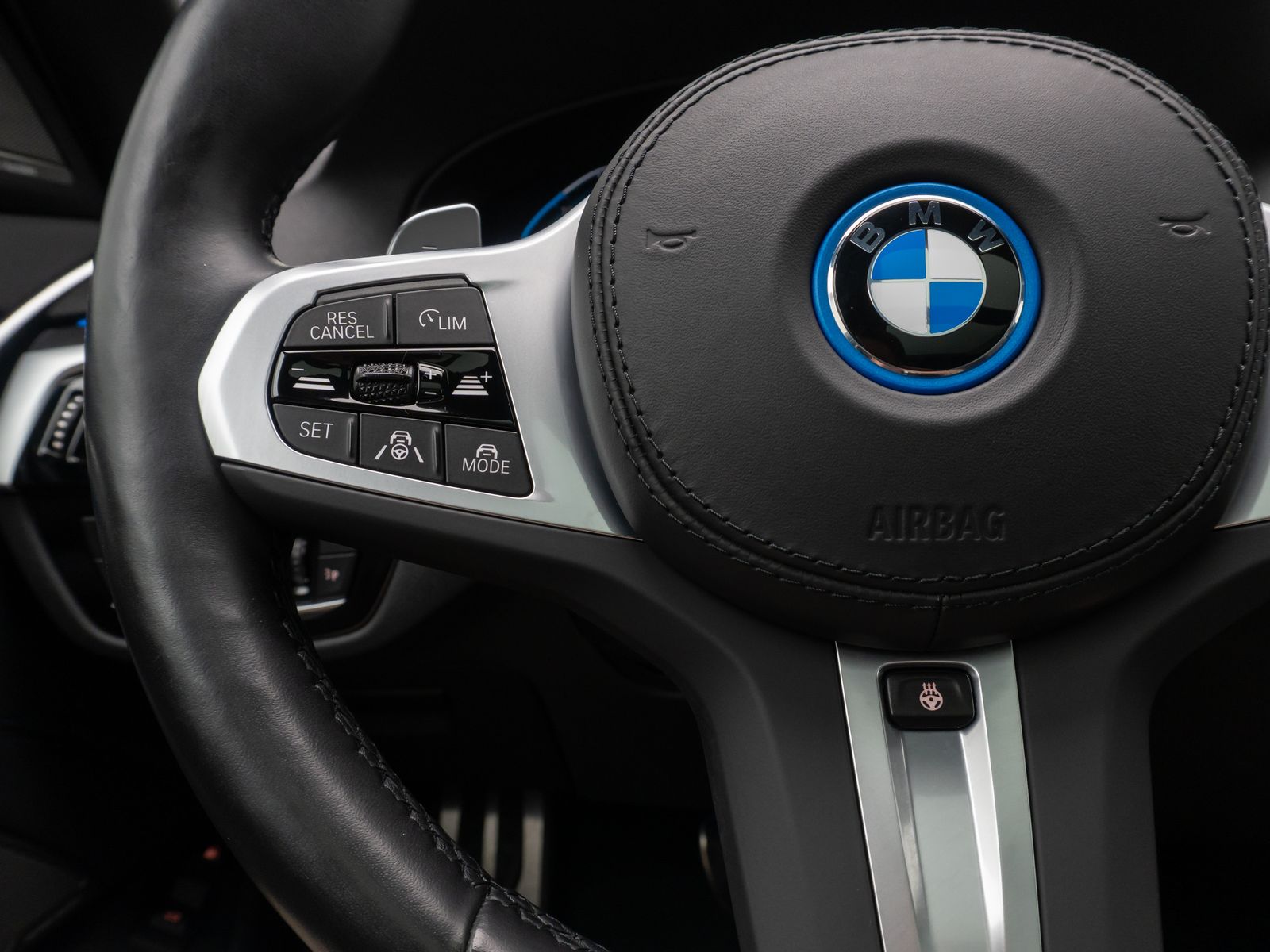 Fahrzeugabbildung BMW 530e xD M Sport DAB H/K HUD Panorama Laser AHK