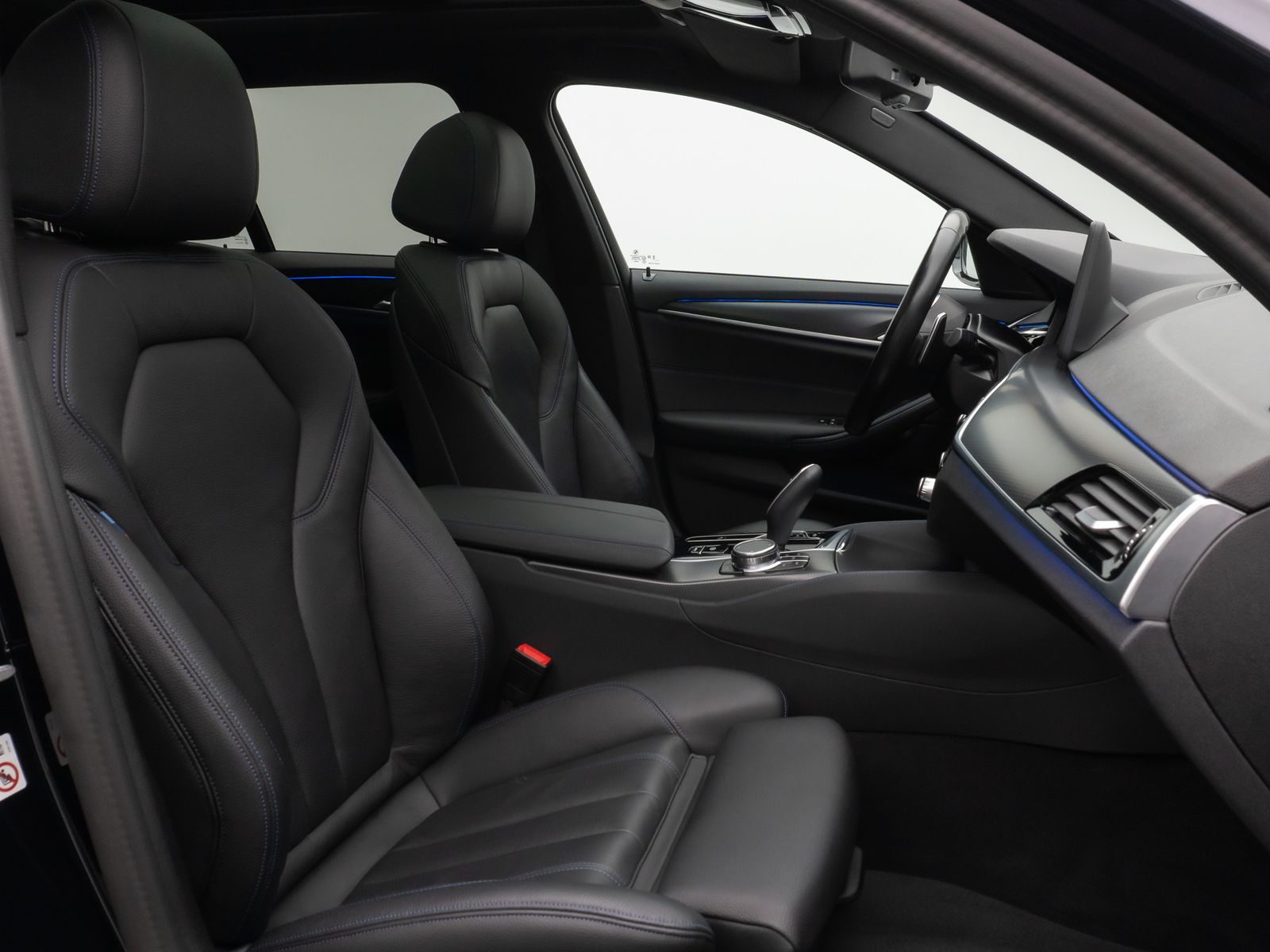 Fahrzeugabbildung BMW 530d xD M Sport Panorama Kamera HUD HiFi Komfort