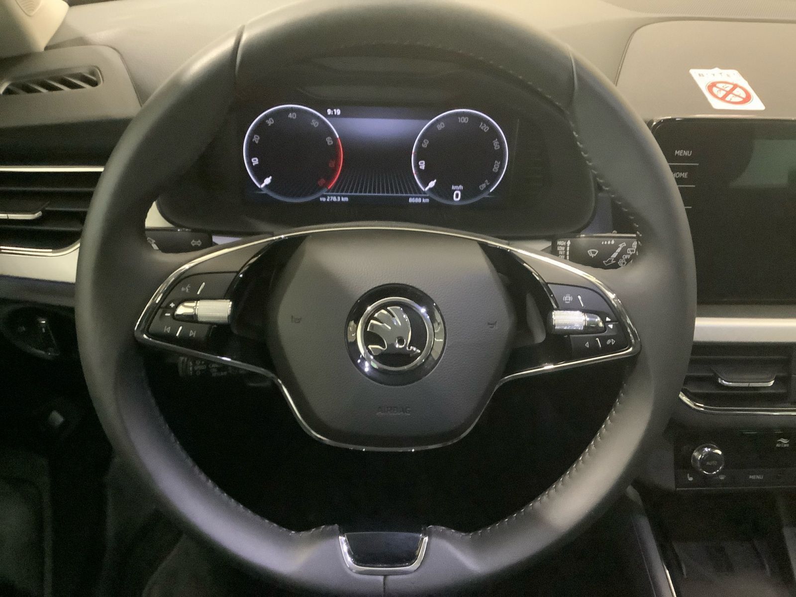Kamiq Tour 1,5 TSI NAVI PDC KLIMAAUTO SH ALU