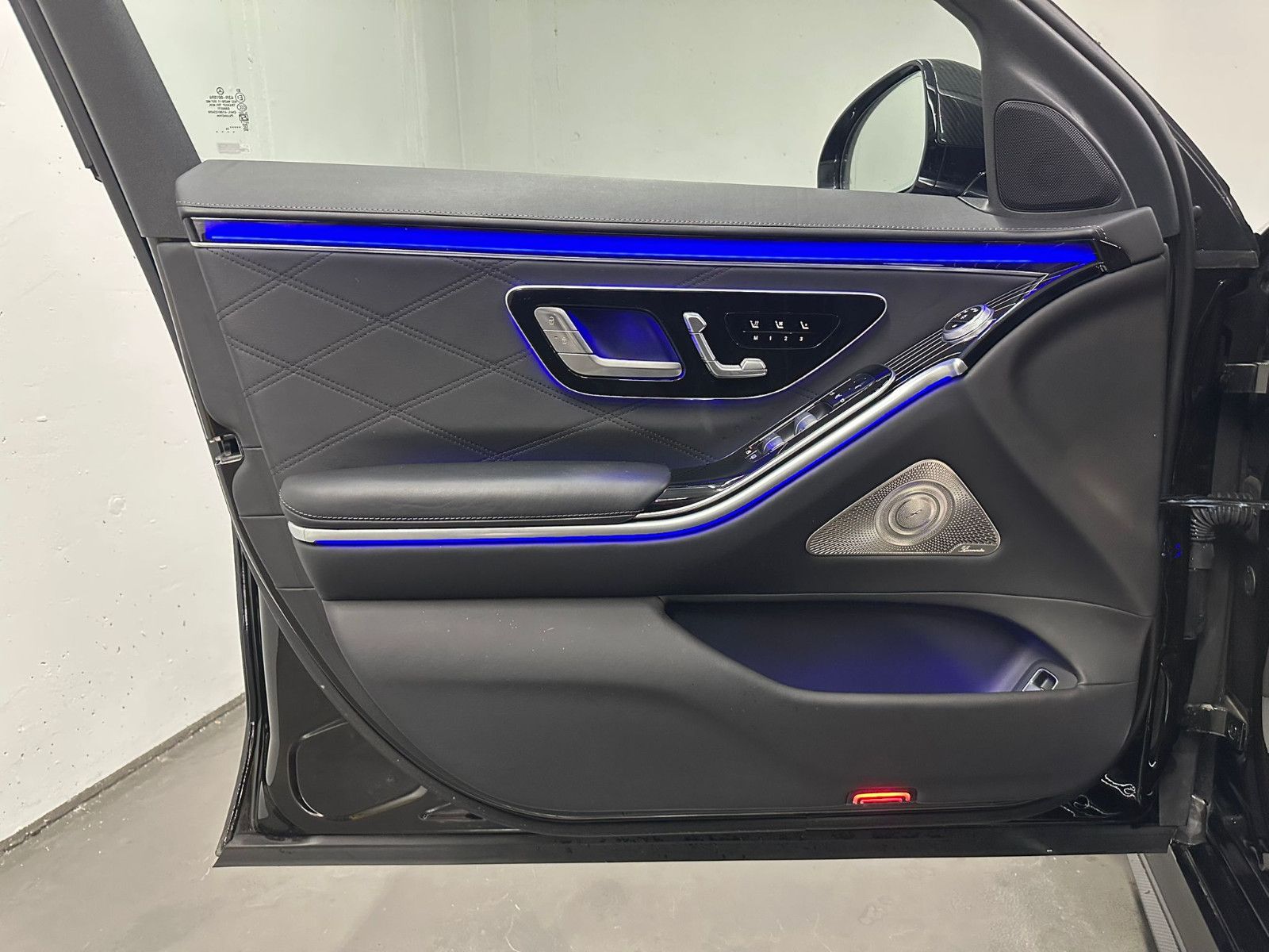 Fahrzeugabbildung Mercedes-Benz S 63 E Performance L *KERAMIK BREMSE*CARBON*TV*