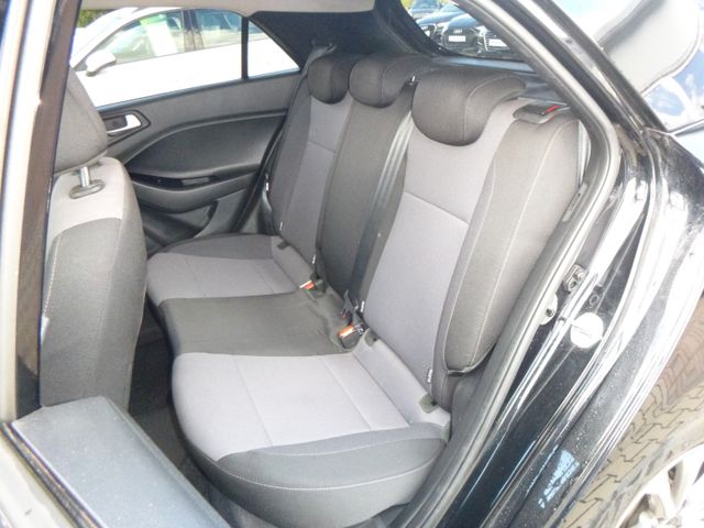 Fahrzeugabbildung Hyundai i20 YES! >49.000KM/Sitzheiz/Kamera/Einparkhilfe<