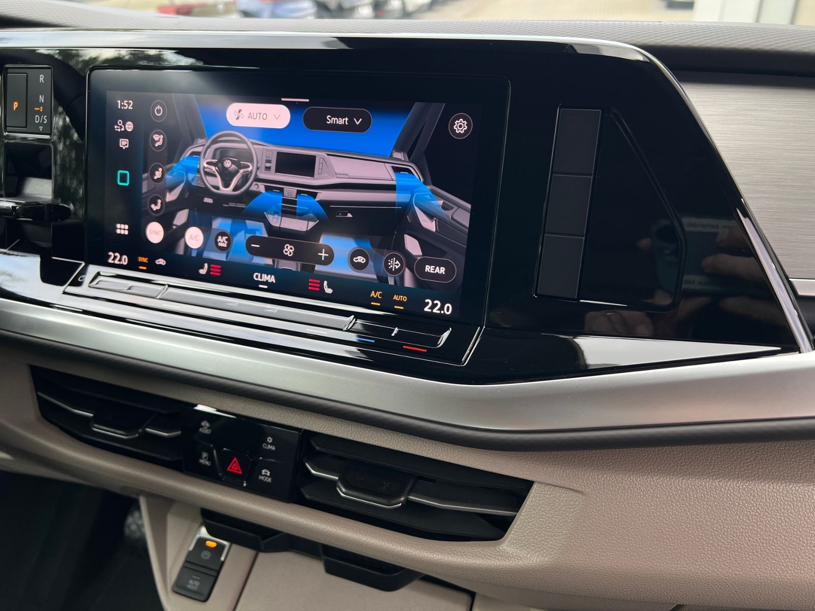 Fahrzeugabbildung Volkswagen Multivan T7 Life 1.5 TSI eHybrid 4MOTION DSG *AH