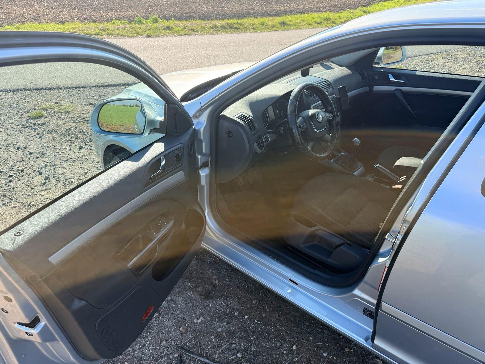 Skoda Octavia 2010 — photo 11
