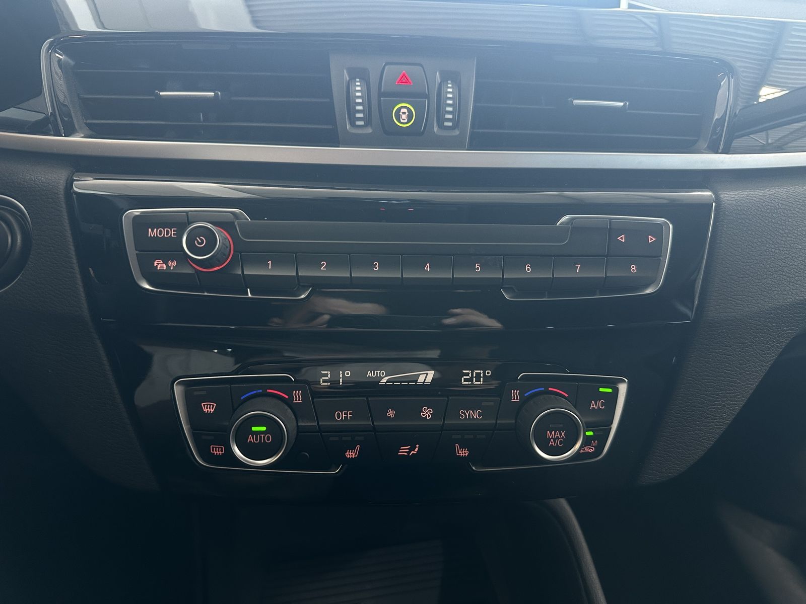 BMW X1 18d Advantage sDrive Navi R.Cam AHK LED SHZ foto 22
