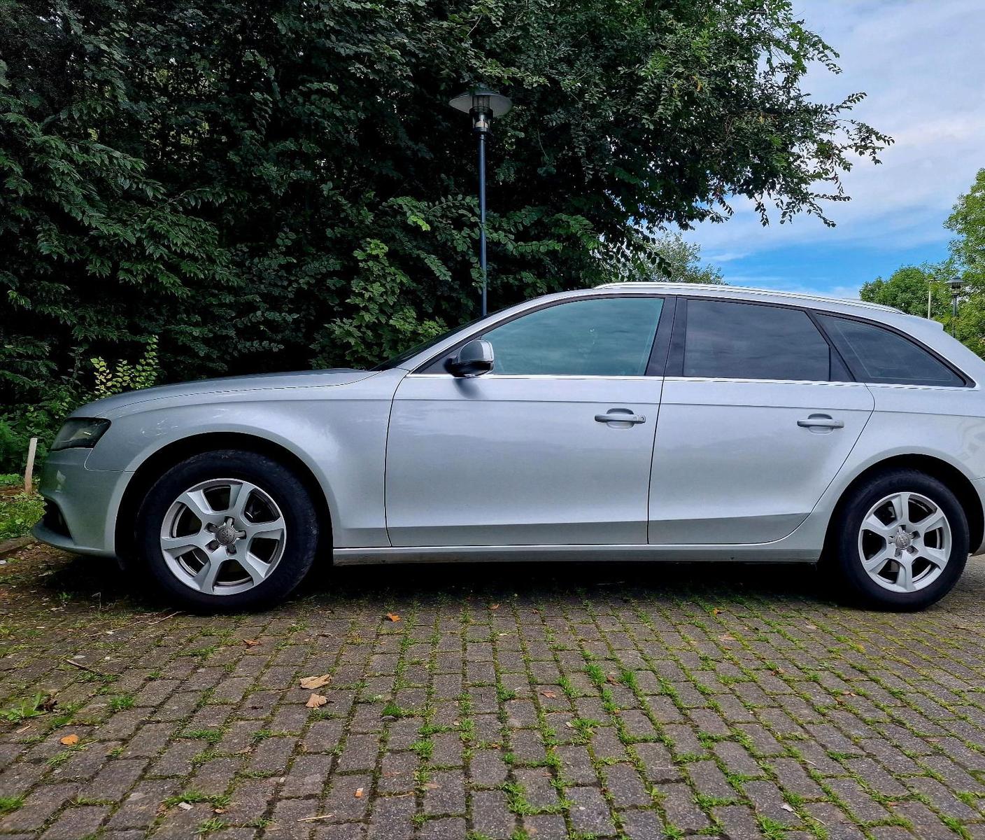Audi A4 2010 — photo 14