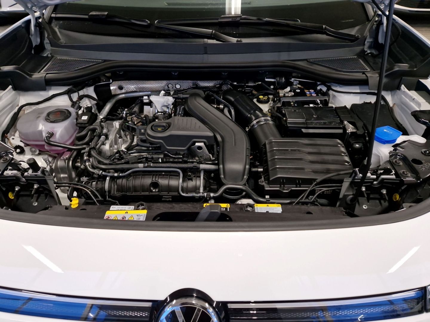 Fahrzeugabbildung Volkswagen T-Roc Life 1.5 eTSI DSG Digitales Cockpit LED Dy