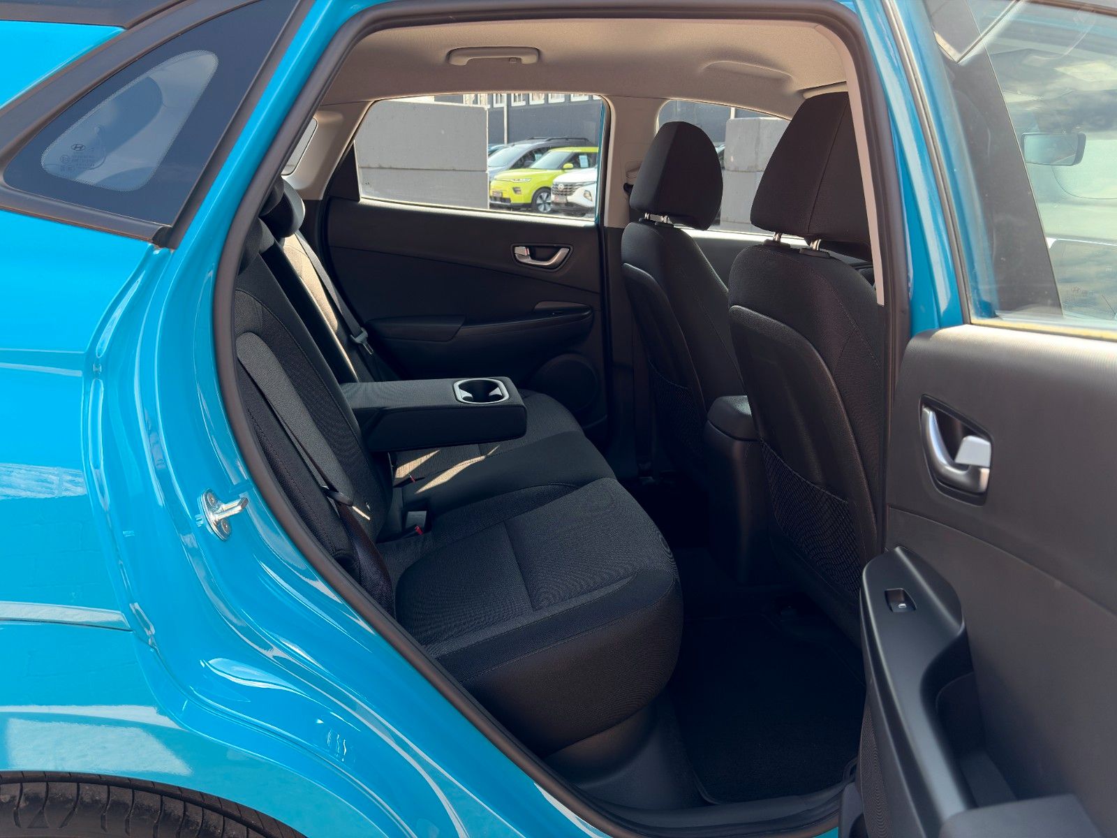 Fahrzeugabbildung Hyundai KONA E Basis 2WD LKAS CAM CarPlay DAB+ 17" 305km