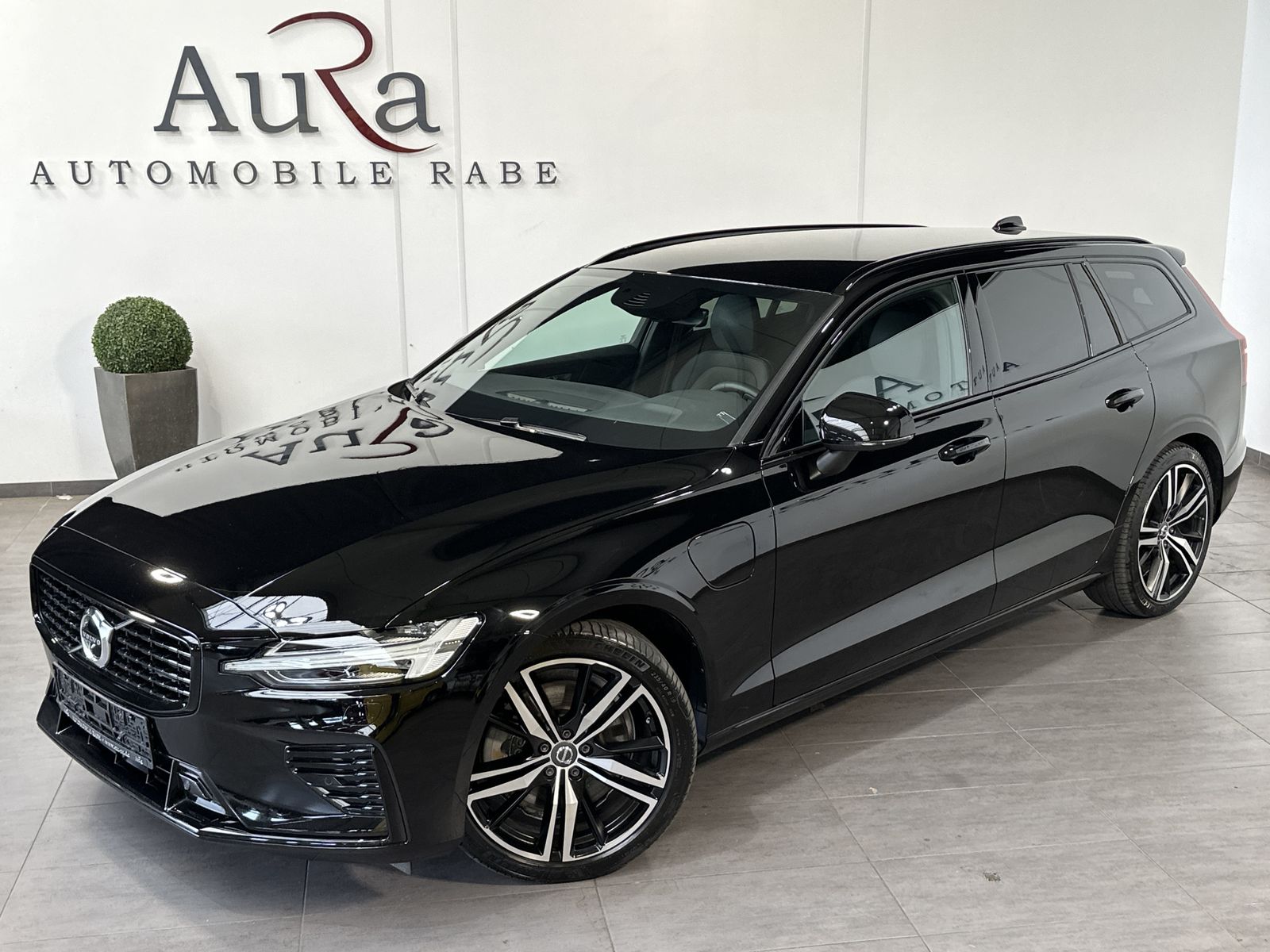 Fahrzeugabbildung Volvo V60 T8 AWD Recharge R-Design NAV+LED+360°+VCOCK