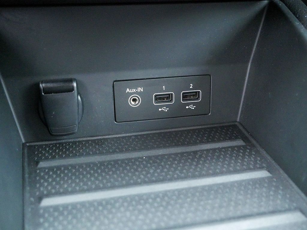 Fahrzeugabbildung Renault Captur Intens E-Tech Plug-In 160 KAMERA NAVI LED