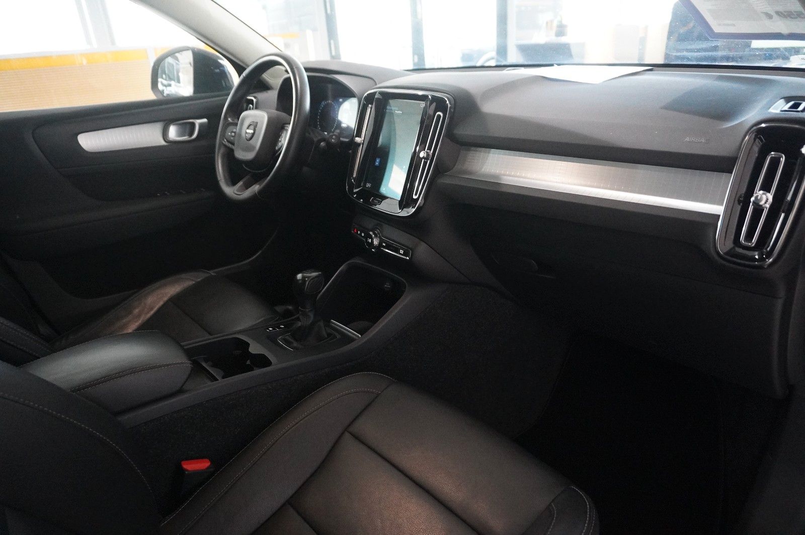 Fahrzeugabbildung Volvo XC40 T3 Momentum Pro LED/NAVI/LEDER/AHK/CAM