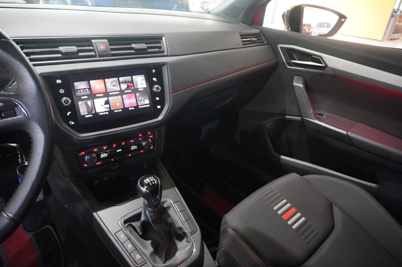 Fahrzeugabbildung SEAT Ibiza 1.0 TSI FR SPORT NAVI/LED/VIRTU./SHZ/TEMP.