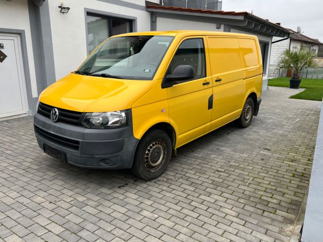 Volkswagen T5 Transporter Bus mit AHK