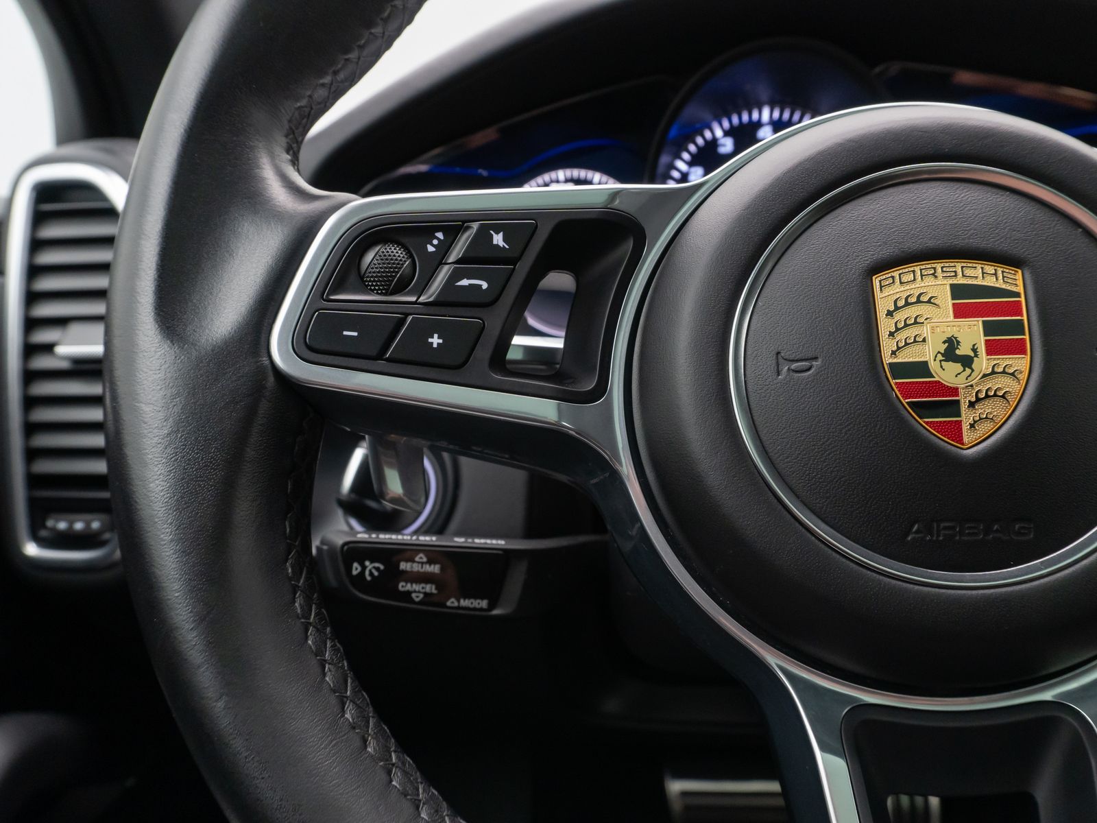 Fahrzeugabbildung Porsche Cayenne S Kamera HiFi Panorama Leder AHK 21"