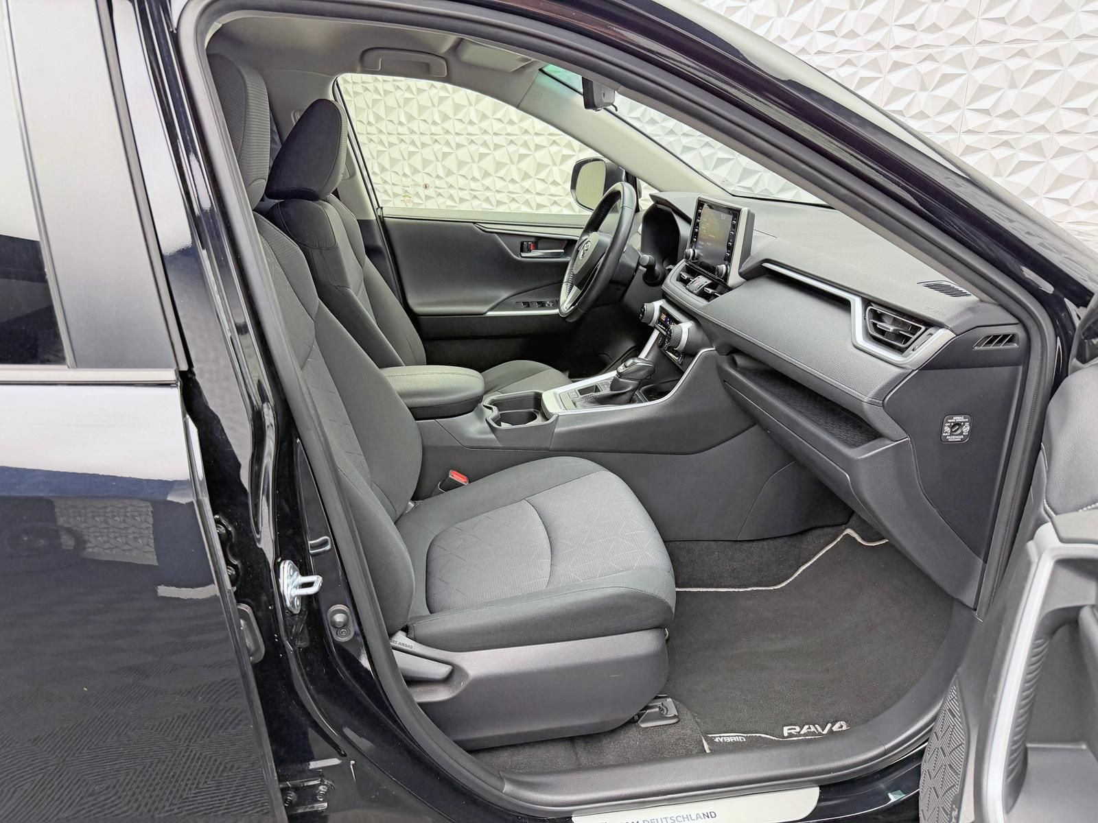 Fahrzeugabbildung Toyota RAV 4 2.5 HYBRID 4x2 BLACK-EDT/AHK/ACC/LED/RCAM