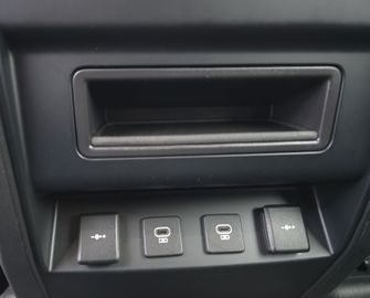 Land-Rover Defender - 12