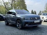 Volkswagen Tiguan Allspace R-Line / 4Motion / Pano / 1.Hand - Volkswagen Tiguan Allspace in Mönchengladbach