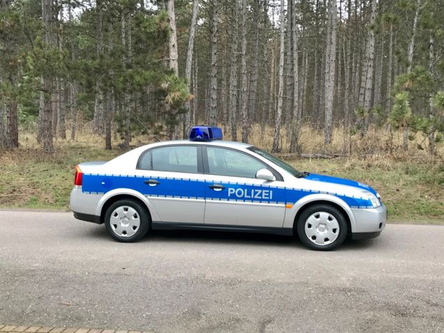 Opel Vectra 2.2 16V  Polizei Filmfahrzeug.