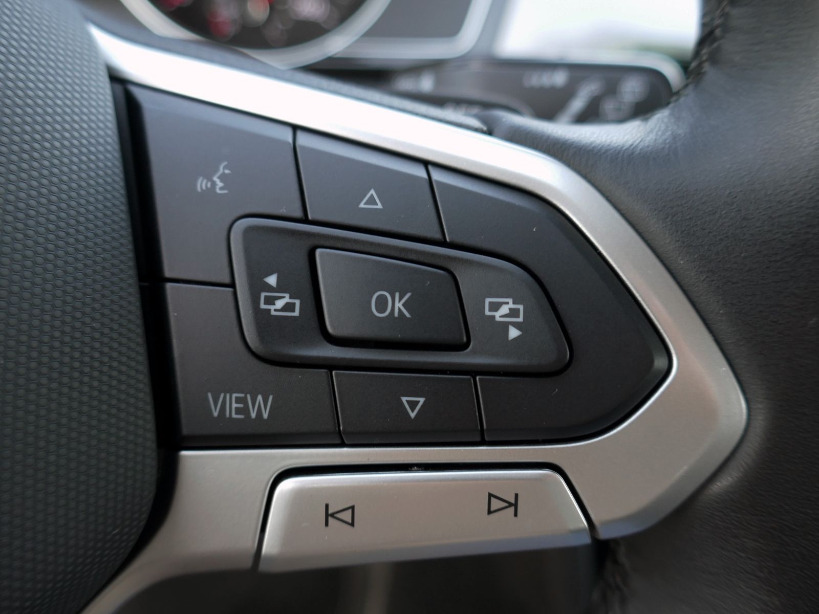 Fahrzeugabbildung Volkswagen Passat Variant Business 1.5 TSI DSG LED AHK RFK