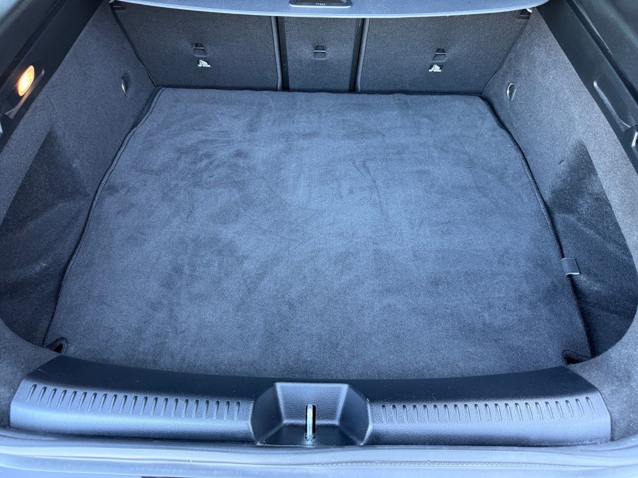 Fahrzeugabbildung Mercedes-Benz CLA 250 e SB AMG+AHK+NIGHT+DISTR+MULTIB+AMBIENTE