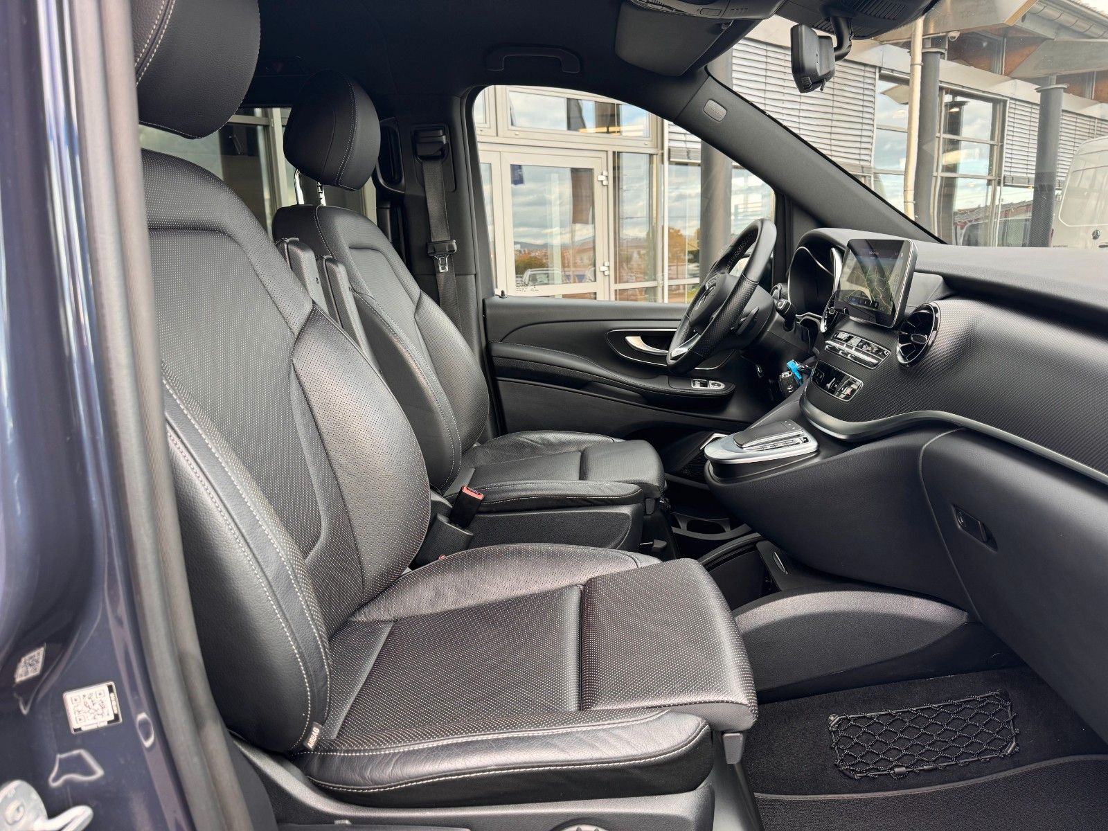 Fahrzeugabbildung Mercedes-Benz V 300 d AVA ED AMG AHK2,5to DISTRONIC