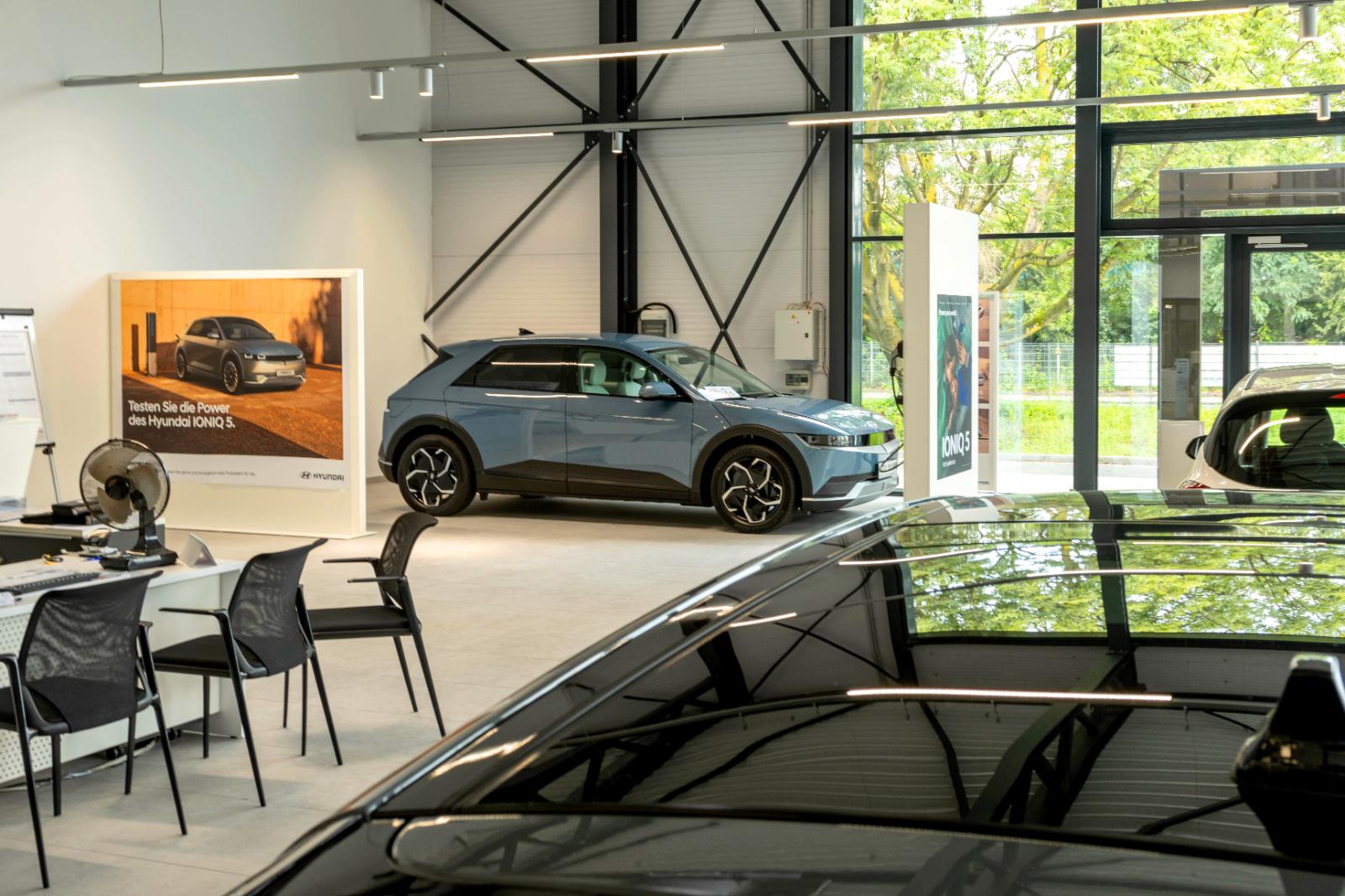 showroom-image-top