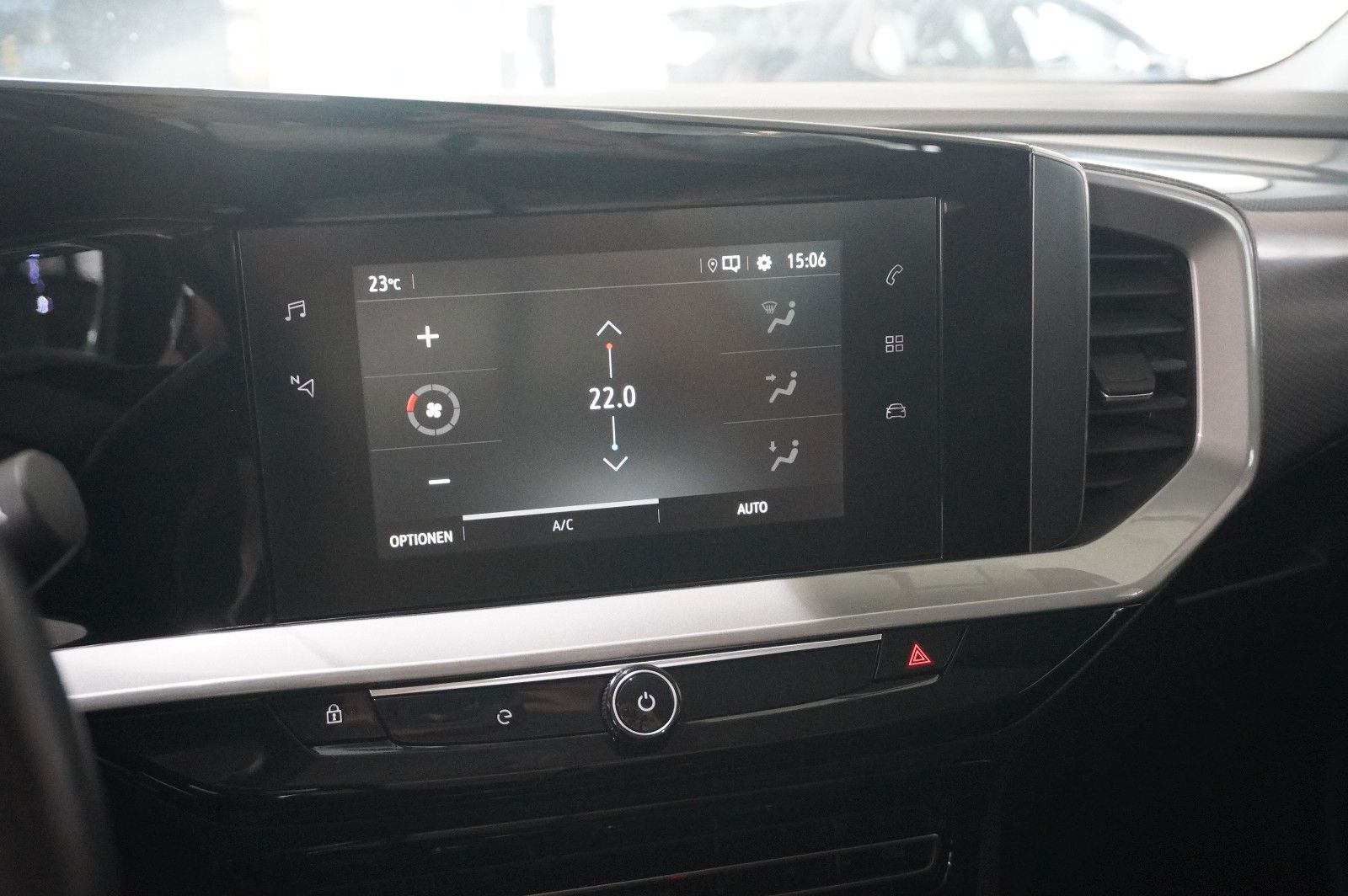 Fahrzeugabbildung Opel Mokka-e EDITION 3-PHASIG NAVI/LED/KAMERA/SH/DAB+