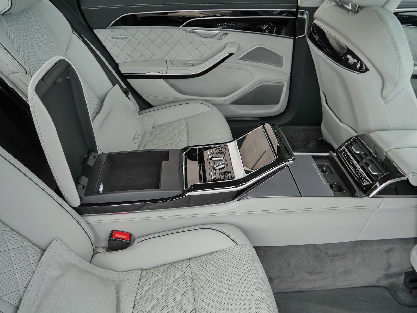 Audi A8 - Bild 18