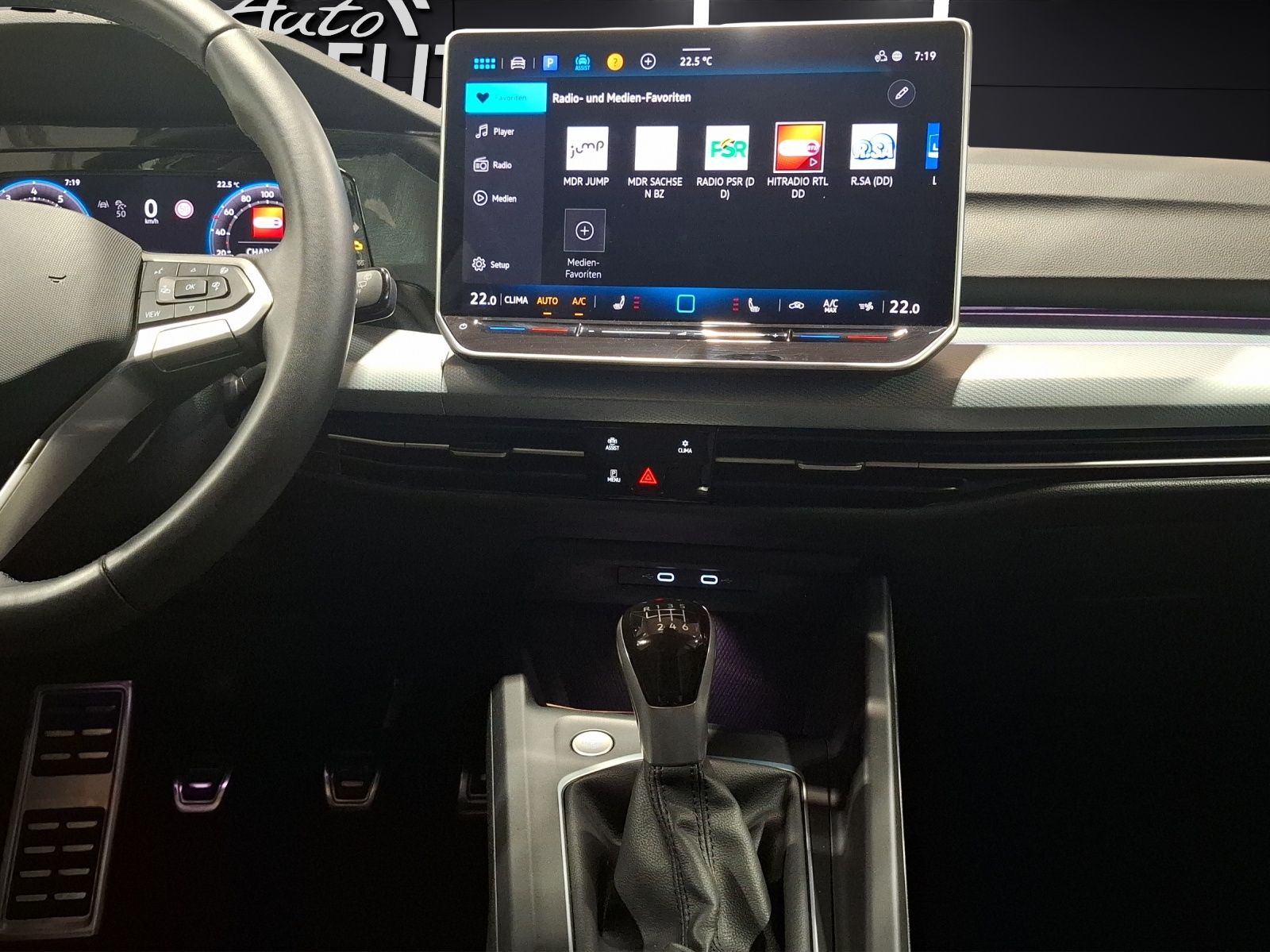 Fahrzeugabbildung Volkswagen Golf VIII TSI Goal Standhzg LED CarPlay AID ACC