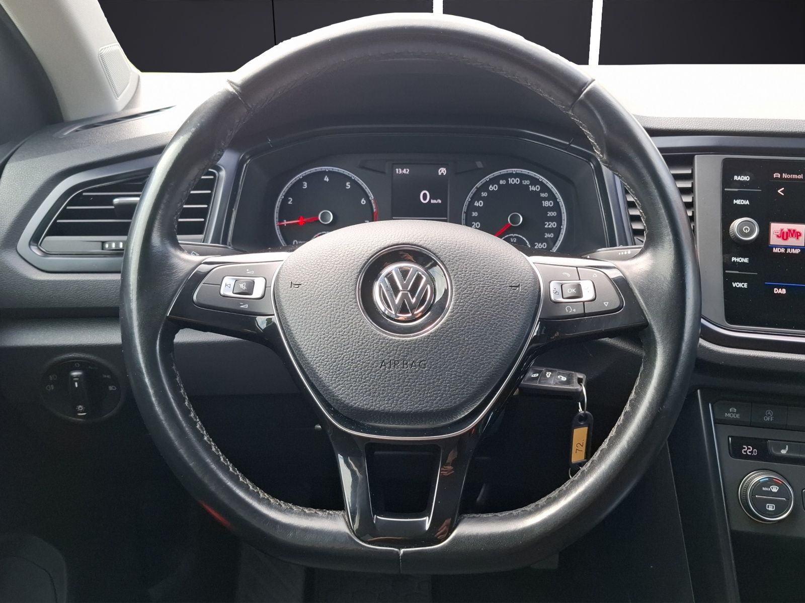 Fahrzeugabbildung Volkswagen T-Roc TSI CarPlay Klima GRA PDC SH LM