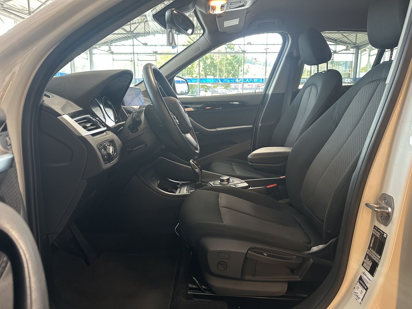 BMW X1 18d Advantage sDrive Navi R.Cam AHK LED SHZ foto 9