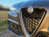 Alfa Romeo Giulia 2.0 Turbo 16V 206 kW AT8-Q4 Veloce Veloce - Alfa Romeo: Veloce