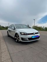 Volkswagen Golf 2.0 TSI Performance - Cars in Saarbrücken