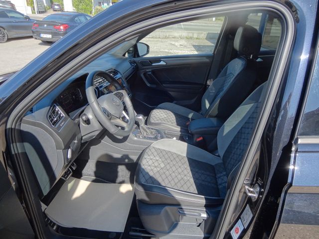 Fahrzeugabbildung Volkswagen Tiguan Allspace R-Line/4x4/HUD/Pano/Matrix/AHK/
