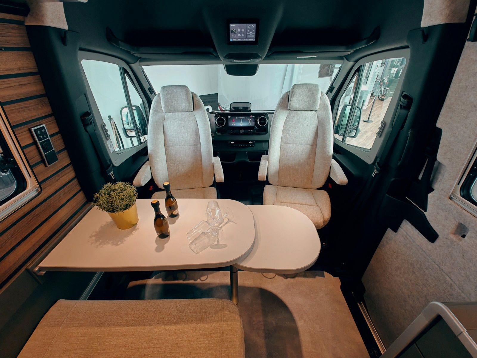 Fahrzeugabbildung HYMER / ERIBA / HYMERCAR GRAND CANYON S 4x4 MB 600 2025 - SCHLAFDACH
