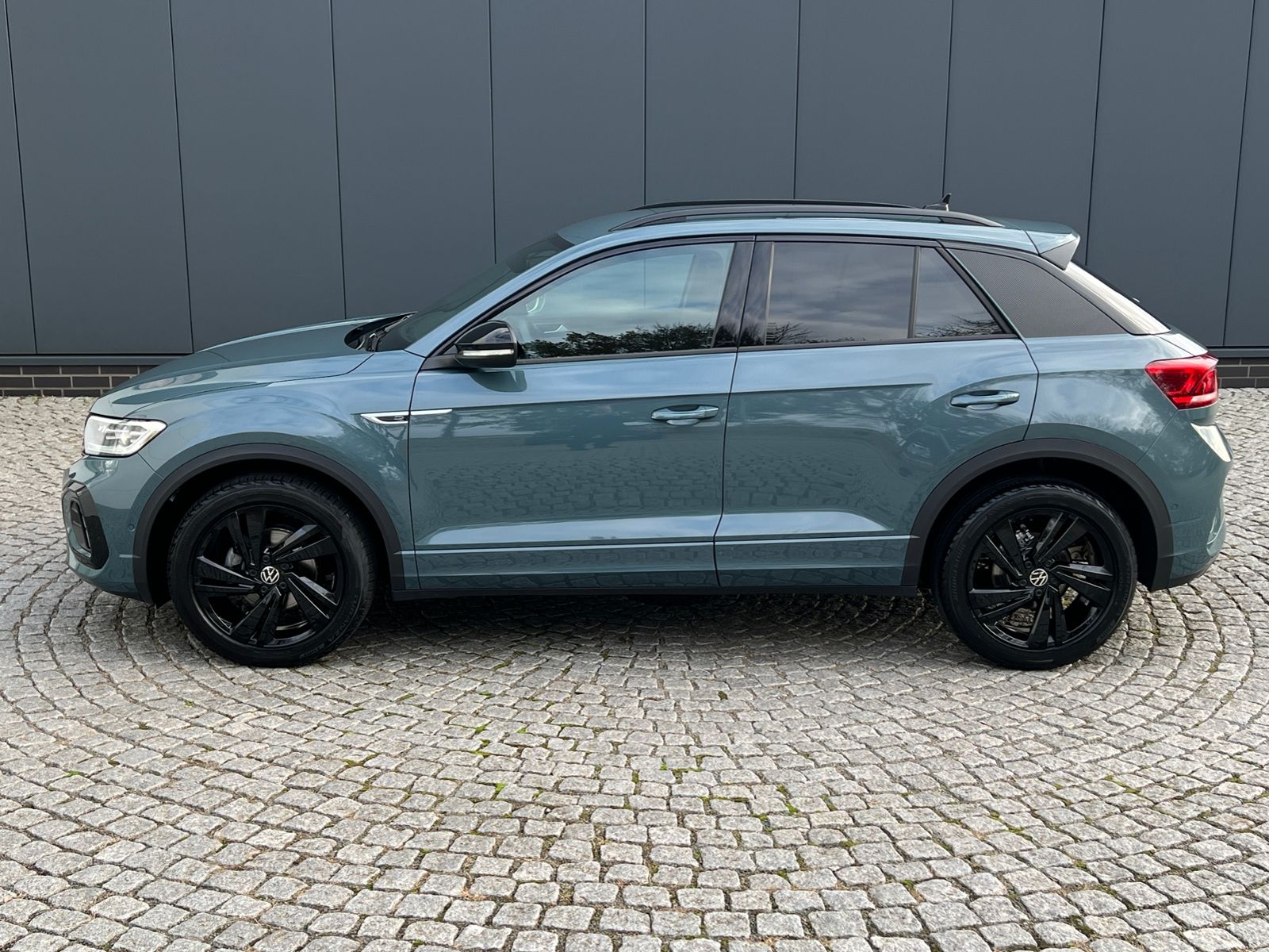 Fahrzeugabbildung Volkswagen T-Roc R-Line 1.5 TSI DSG *AHK, LED, Black Style,