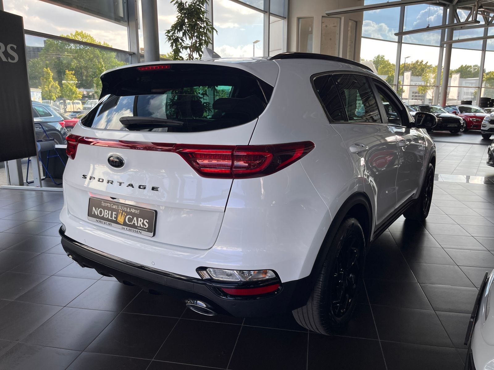 Fahrzeugabbildung Kia Sportage Black Edition 2WD LEDER LED NAV SHZ ALU