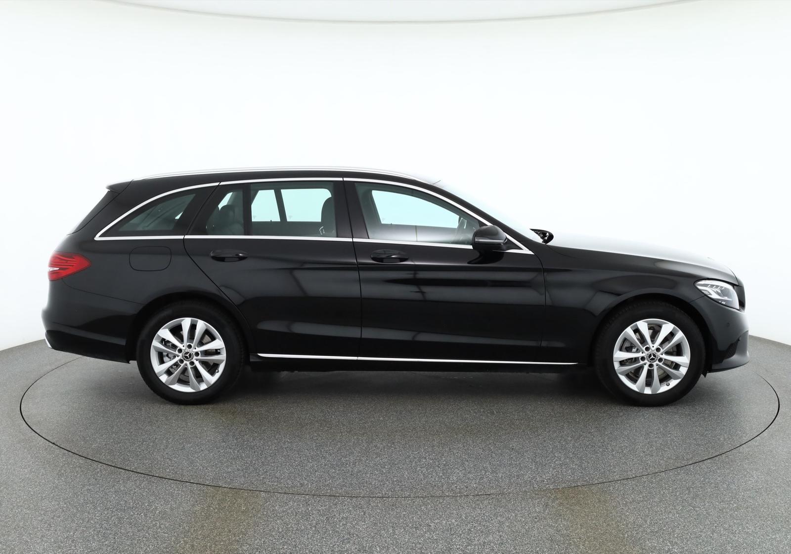 Mercedes-Benz C200 T 4Matic Avantgarde LED Navi PDC