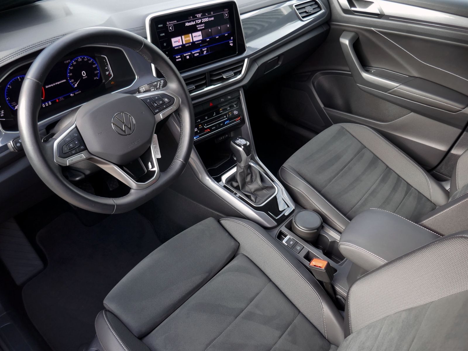 Fahrzeugabbildung Volkswagen T-Roc Style 2.0 TDI DSG | LED AHK RFK ACC Navi