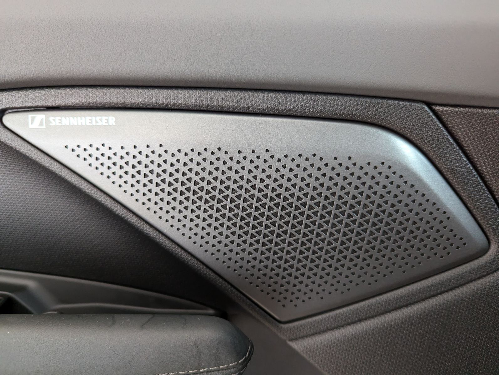 CUPRA Terramar 1.5 eTSI Sennheiser Edge-Paket HUD 19" - Image 22